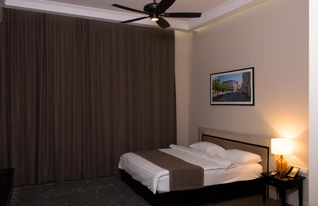 Madison Ave Hotel Bishkek Exterior foto